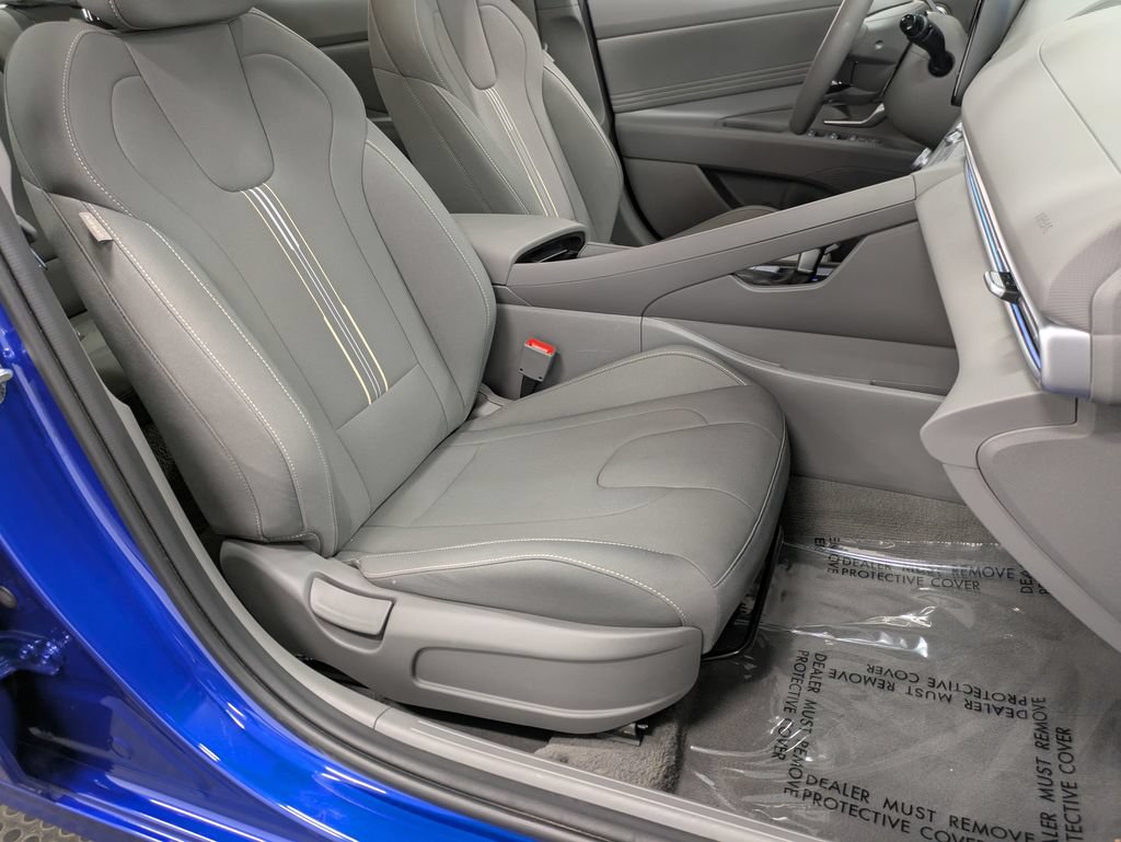 Certified 2025 Hyundai Elantra SEL w/ Cargo Package FWD image 28