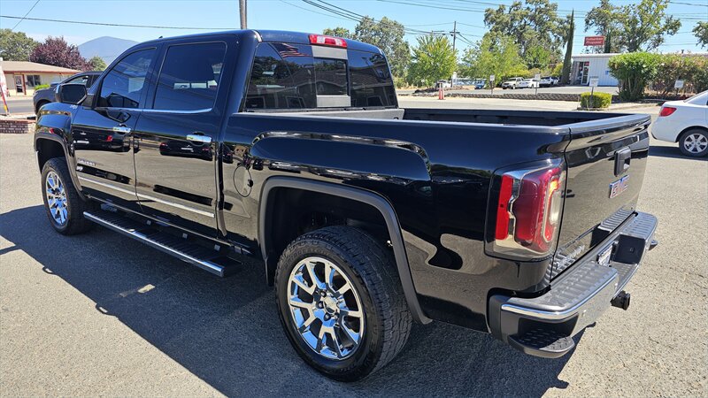 Used 2018 GMC Sierra 1500 SLT AWD/4WD image 4