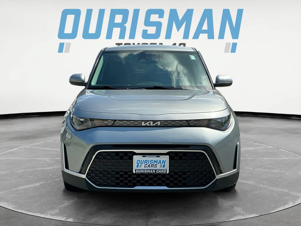 Used 2024 Kia Soul LX w/ Option Group 015 FWD image 2