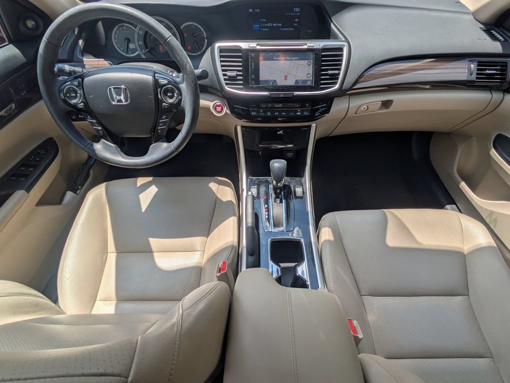 Used 2017 Honda Accord Touring image 19
