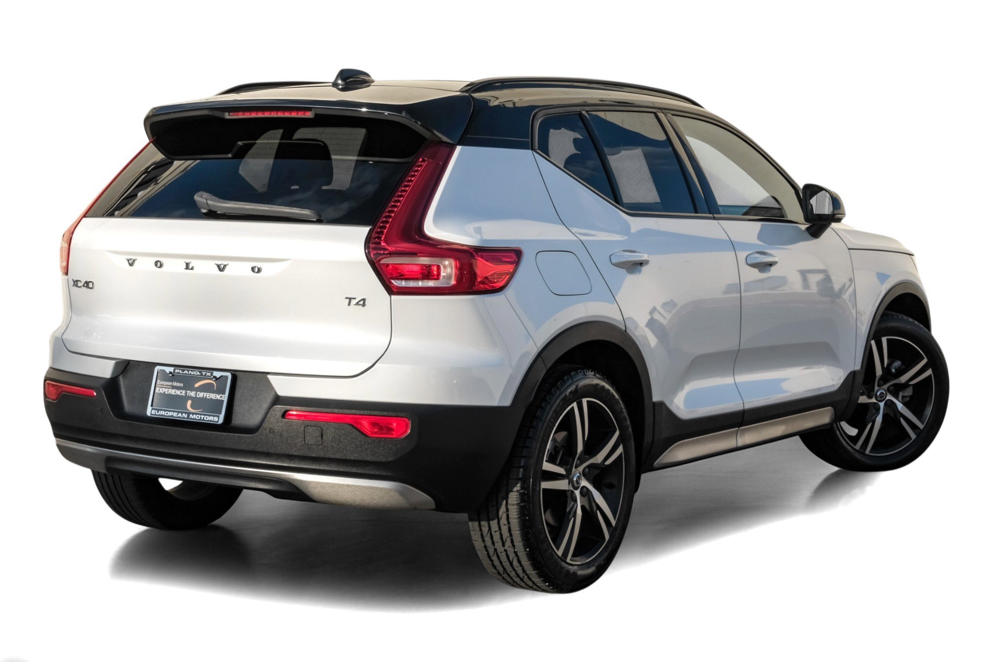 Used 2021 Volvo XC40 T4 R-Design image 8