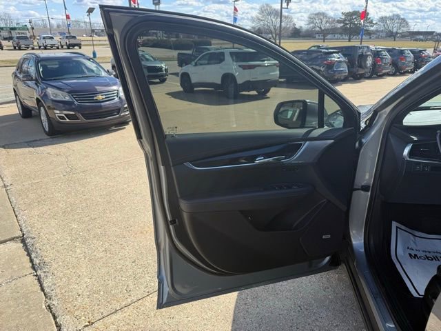 Used 2025 Cadillac XT6 Premium Luxury image 12