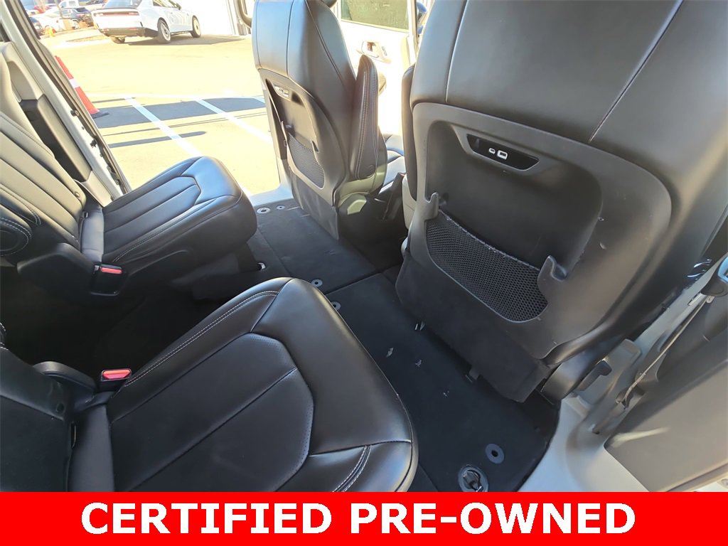 Used 2024 Chrysler Pacifica Touring-L image 12
