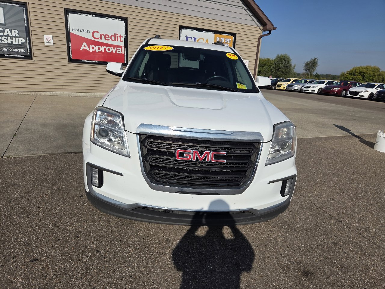 Used 2017 GMC Terrain SLE w/ Convenience Package image 2