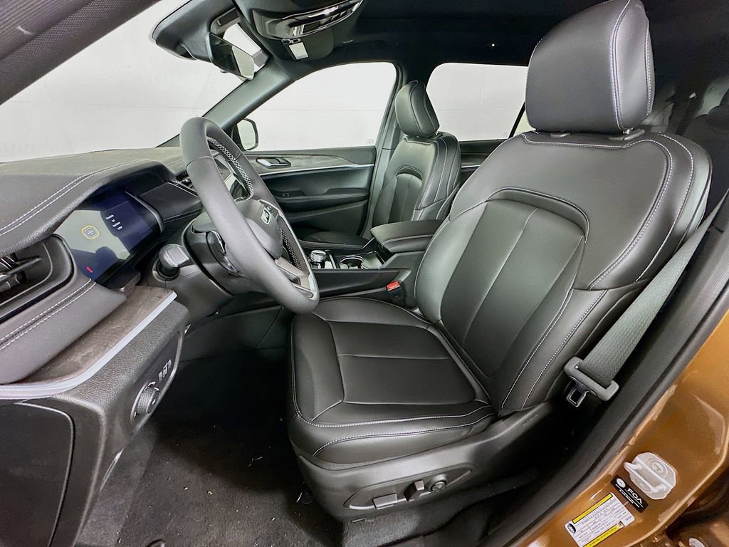 New 2026 Jeep Grand Cherokee L Limited w/ Limited Altitude Package AWD/4WD image 29