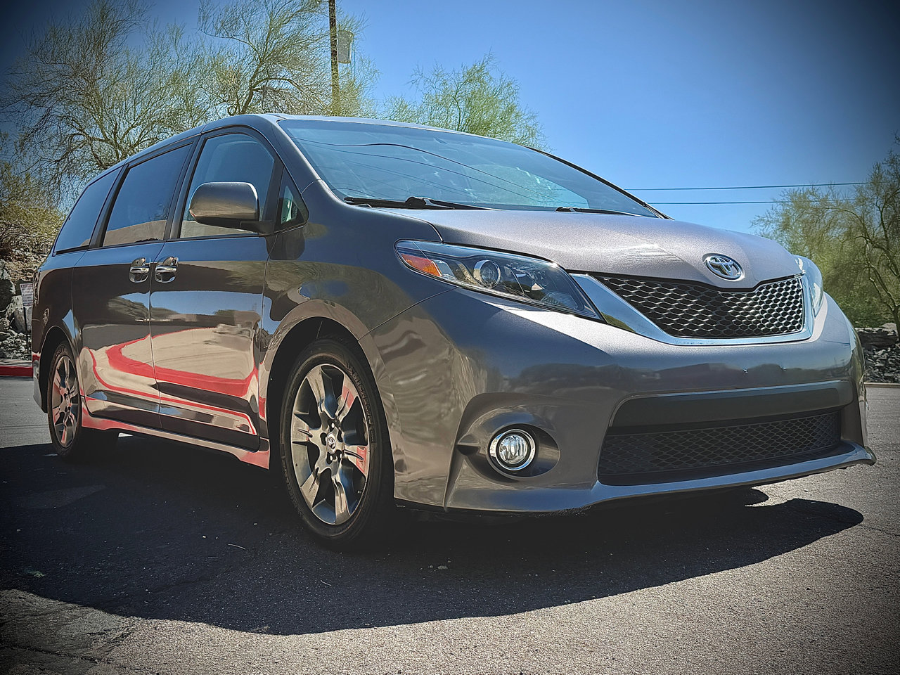 Used 2015 Toyota Sienna SE image 8
