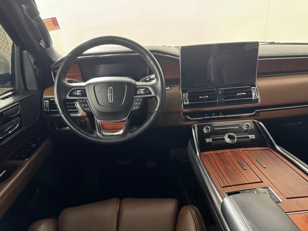 Used 2024 Lincoln Navigator Reserve w/ Monochromatic Package AWD/4WD image 16