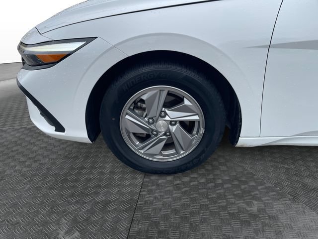 Used 2024 Hyundai Elantra SE FWD image 14