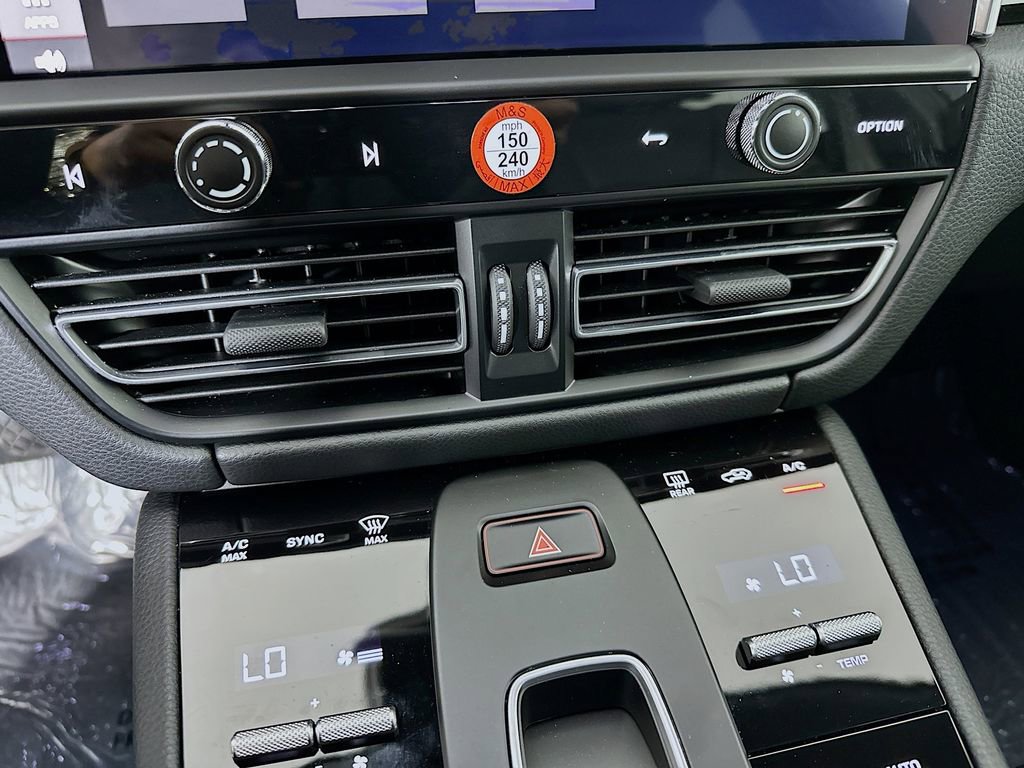 Used 2025 Porsche Macan image 18