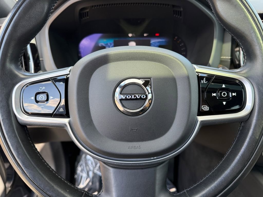 Used 2022 Volvo XC60 B5 Inscription w/ Advanced Package image 21