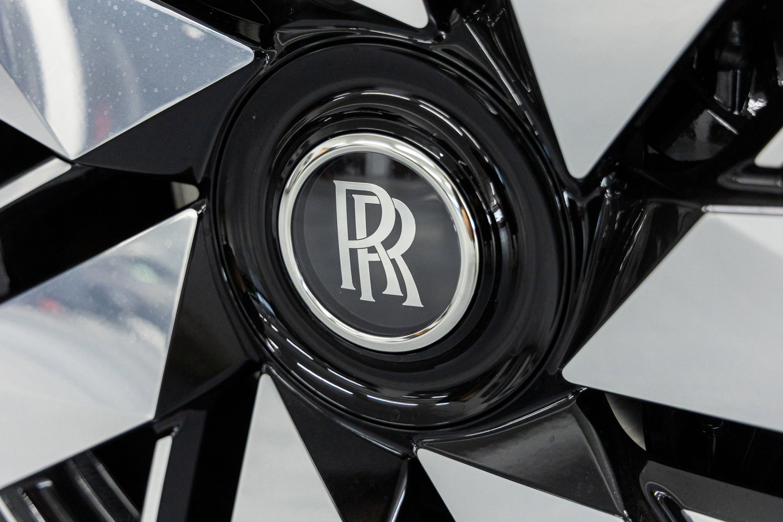 New 2026 Rolls-Royce Cullinan image 14