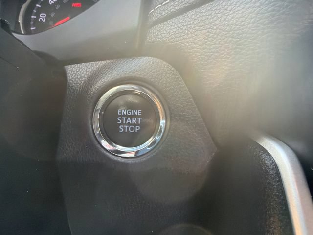 Used 2020 Toyota RAV4 XLE Premium AWD/4WD image 31