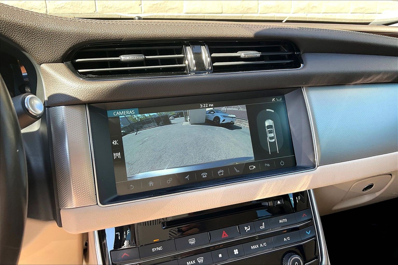 Used 2017 Jaguar XF Prestige image 21