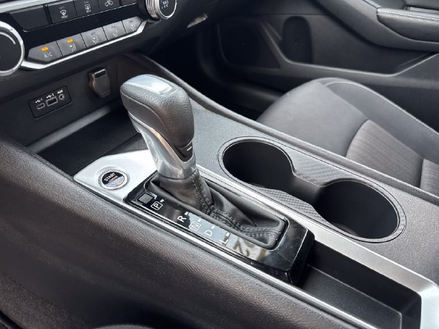 Used 2025 Nissan Altima 2.5 SV FWD image 23