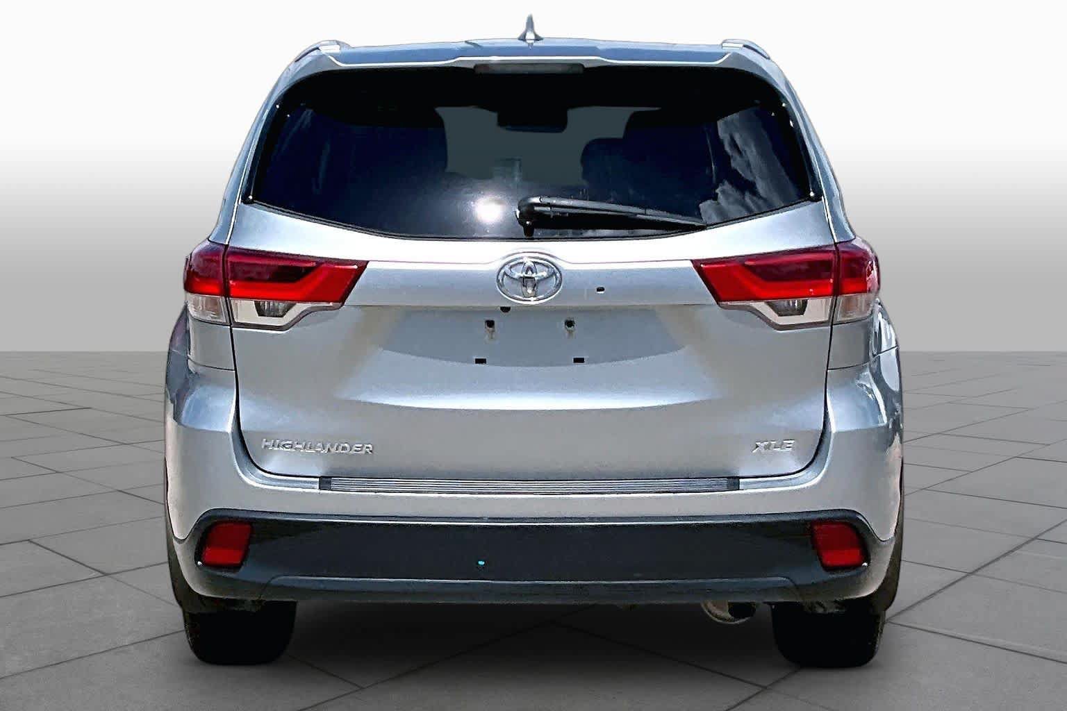 Used 2018 Toyota Highlander XLE FWD image 5