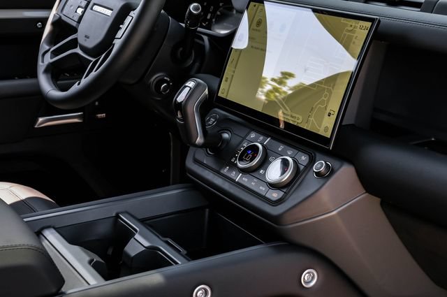 New 2026 Land Rover Defender 110 X-Dynamic SE AWD/4WD image 30