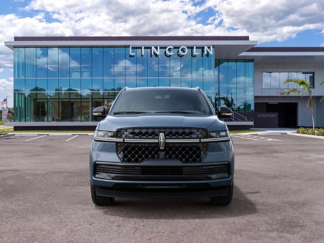 New 2027 Lincoln Navigator L Reserve w/ Jet Appearance Package RWD image 3