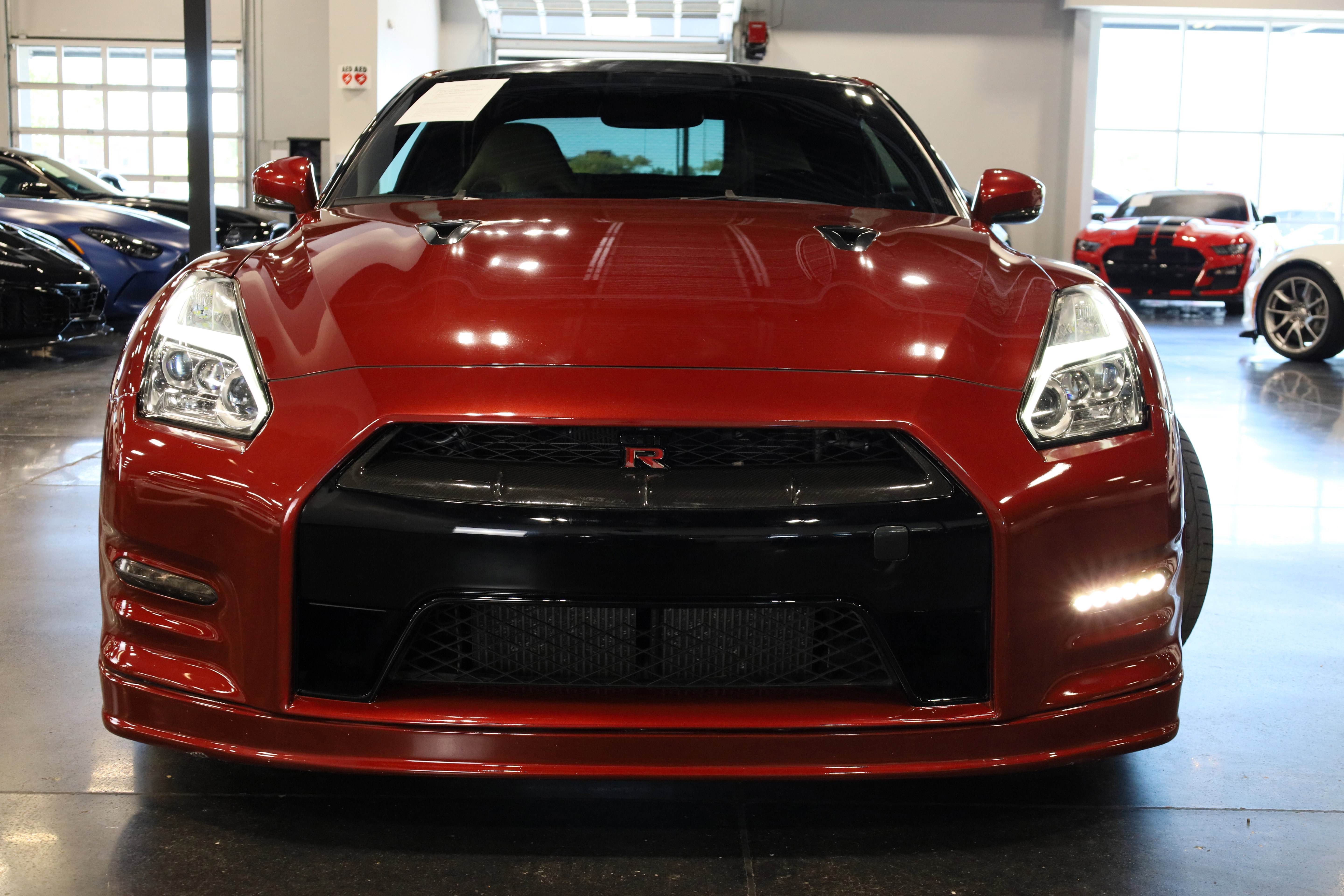 Used 2015 Nissan GT-R Premium image 2
