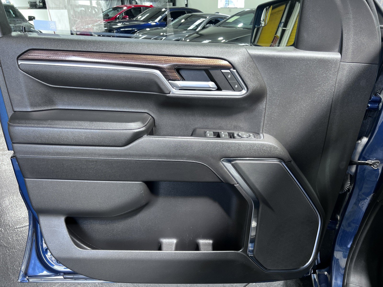 Used 2022 Chevrolet Silverado 1500 LT AWD/4WD image 24