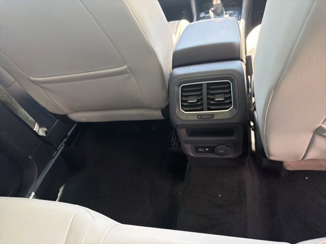Used 2018 Volkswagen Tiguan SEL FWD image 28