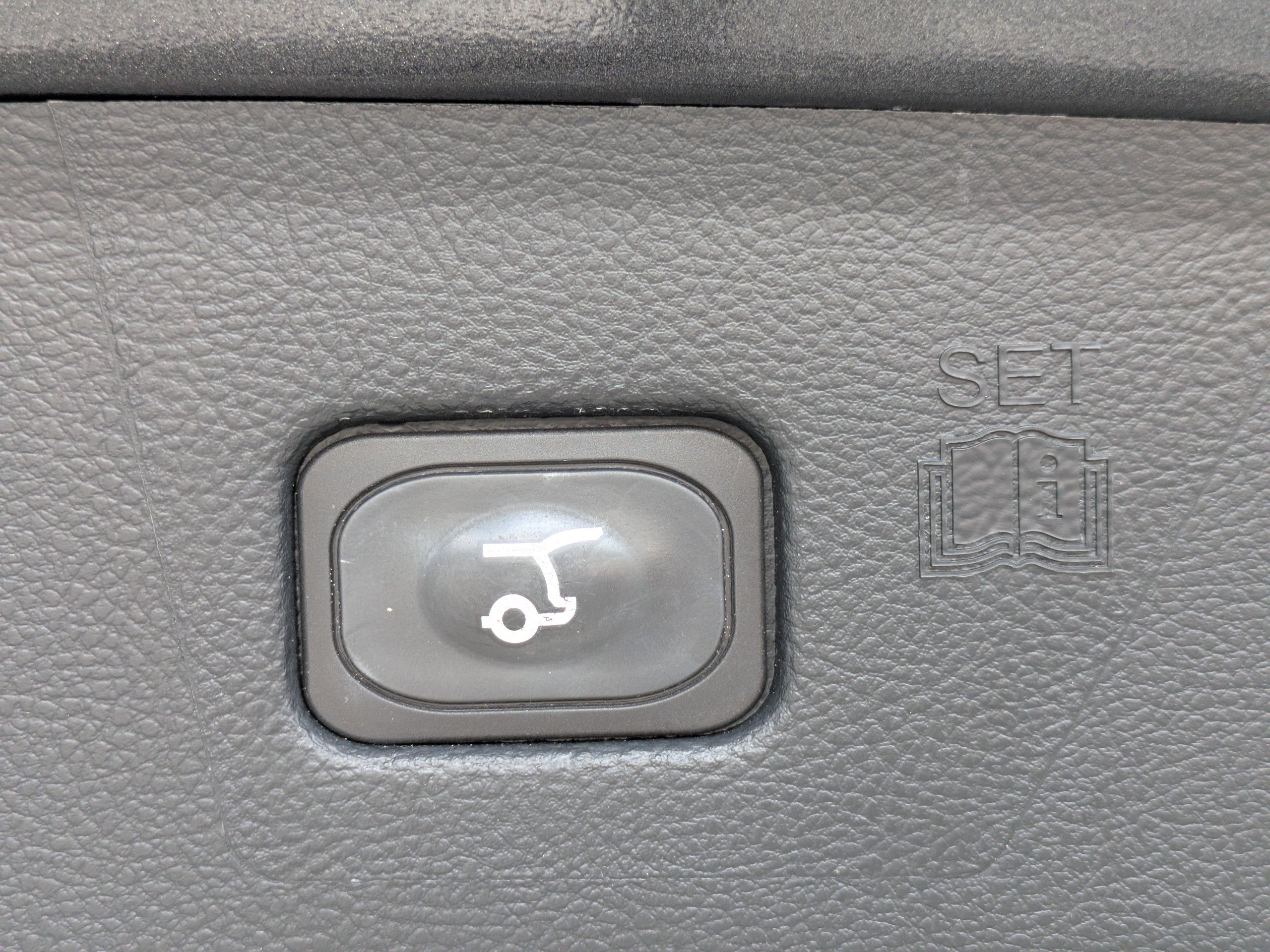 Used 2020 Ford Edge ST-Line image 12