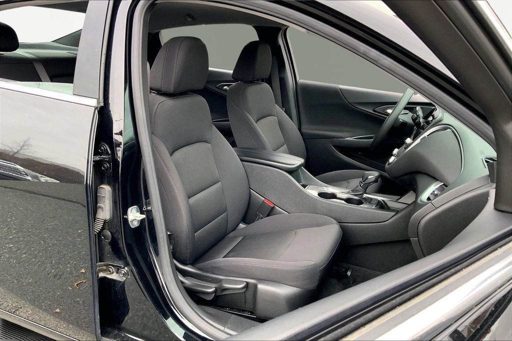 Used 2024 Chevrolet Malibu LT image 19