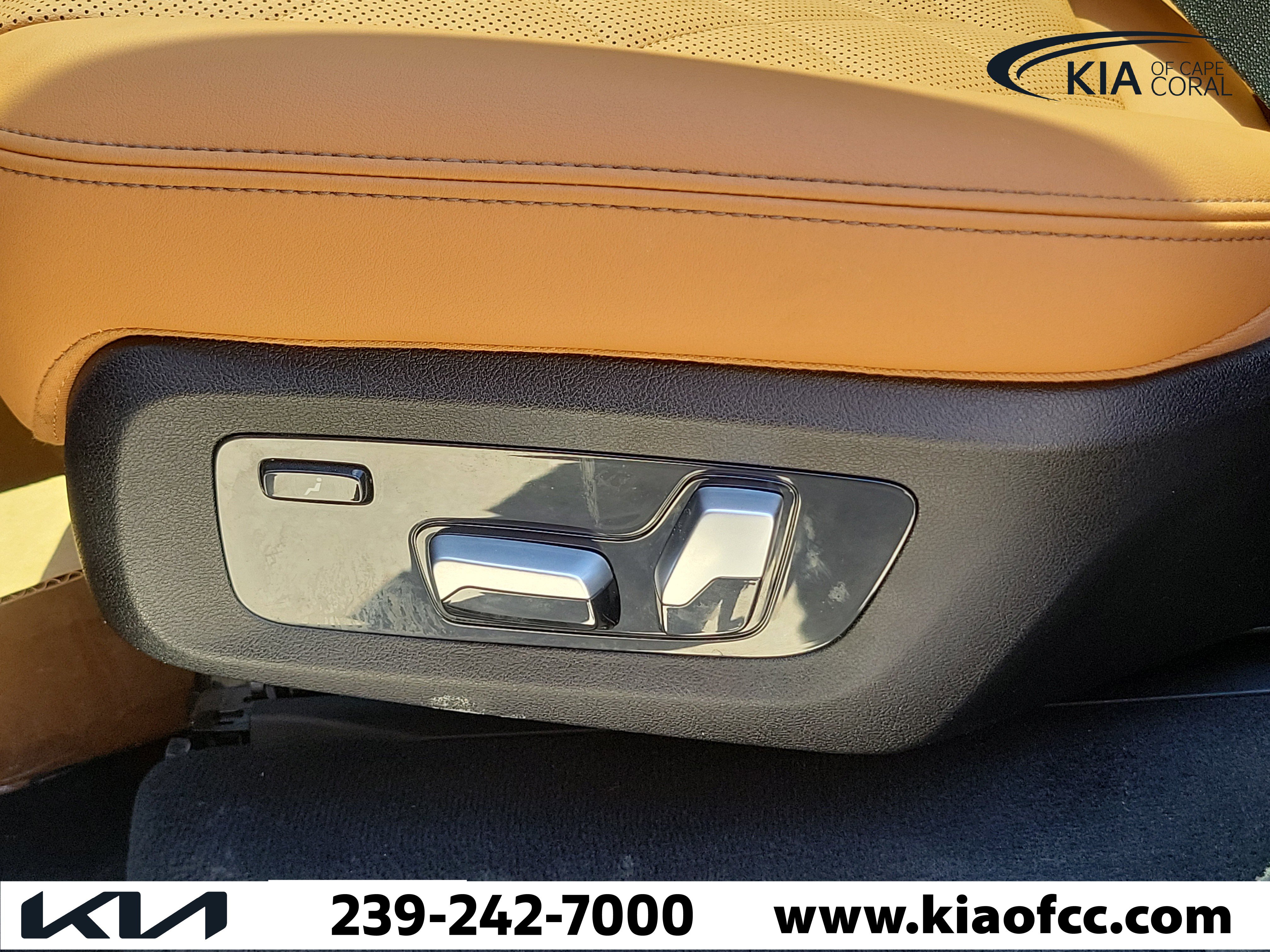 Used 2024 BMW X7 xDrive40i w/ M Sport Package image 15