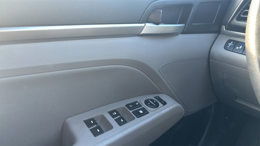 Used 2020 Hyundai Elantra SEL image 17