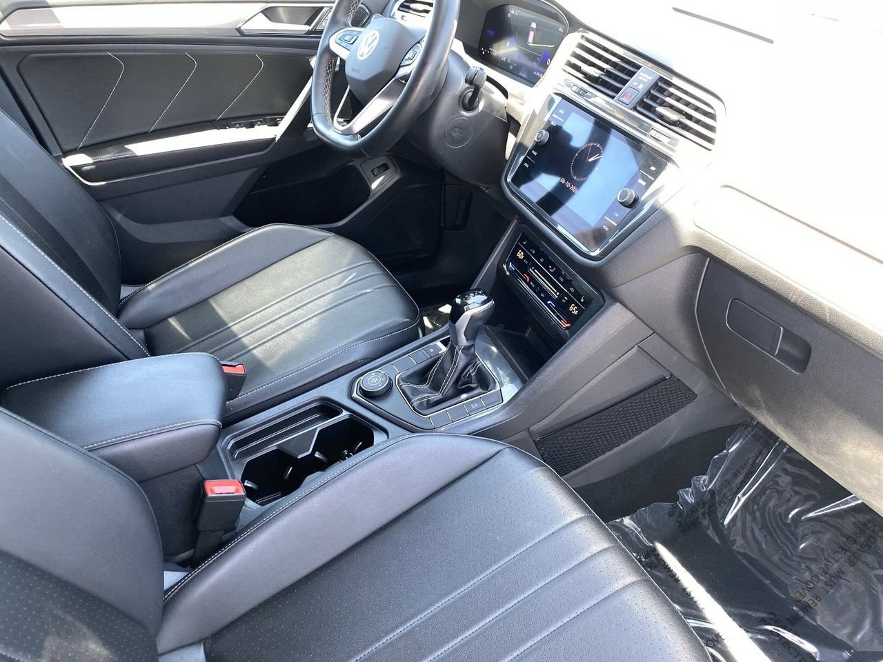 Used 2024 Volkswagen Tiguan SE AWD/4WD image 9