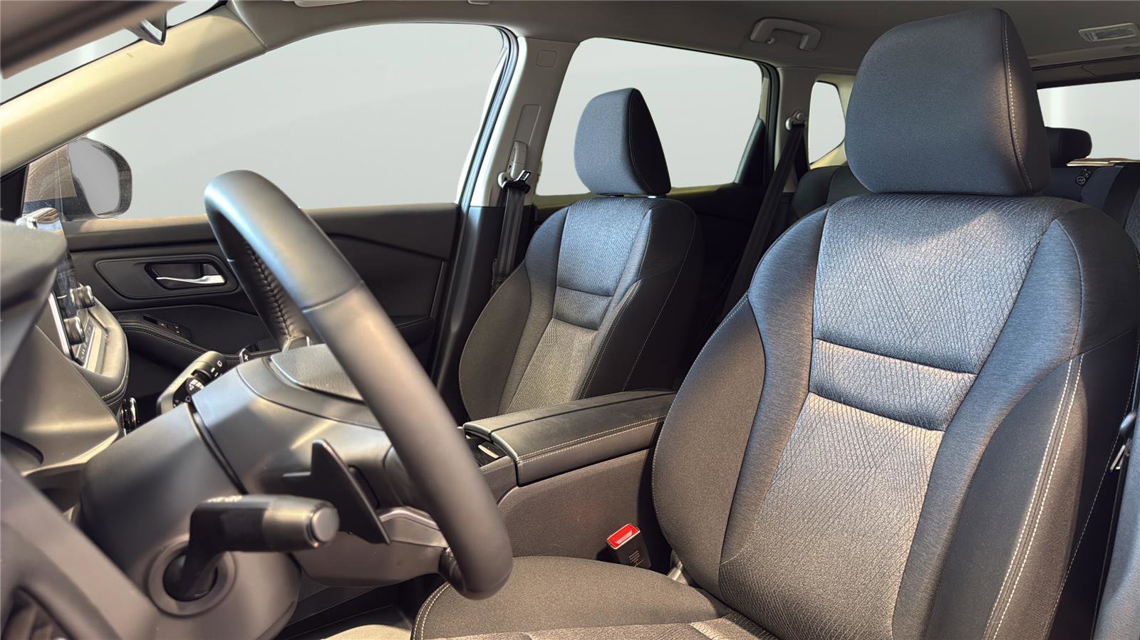 Used 2025 Nissan Rogue SV AWD/4WD image 10