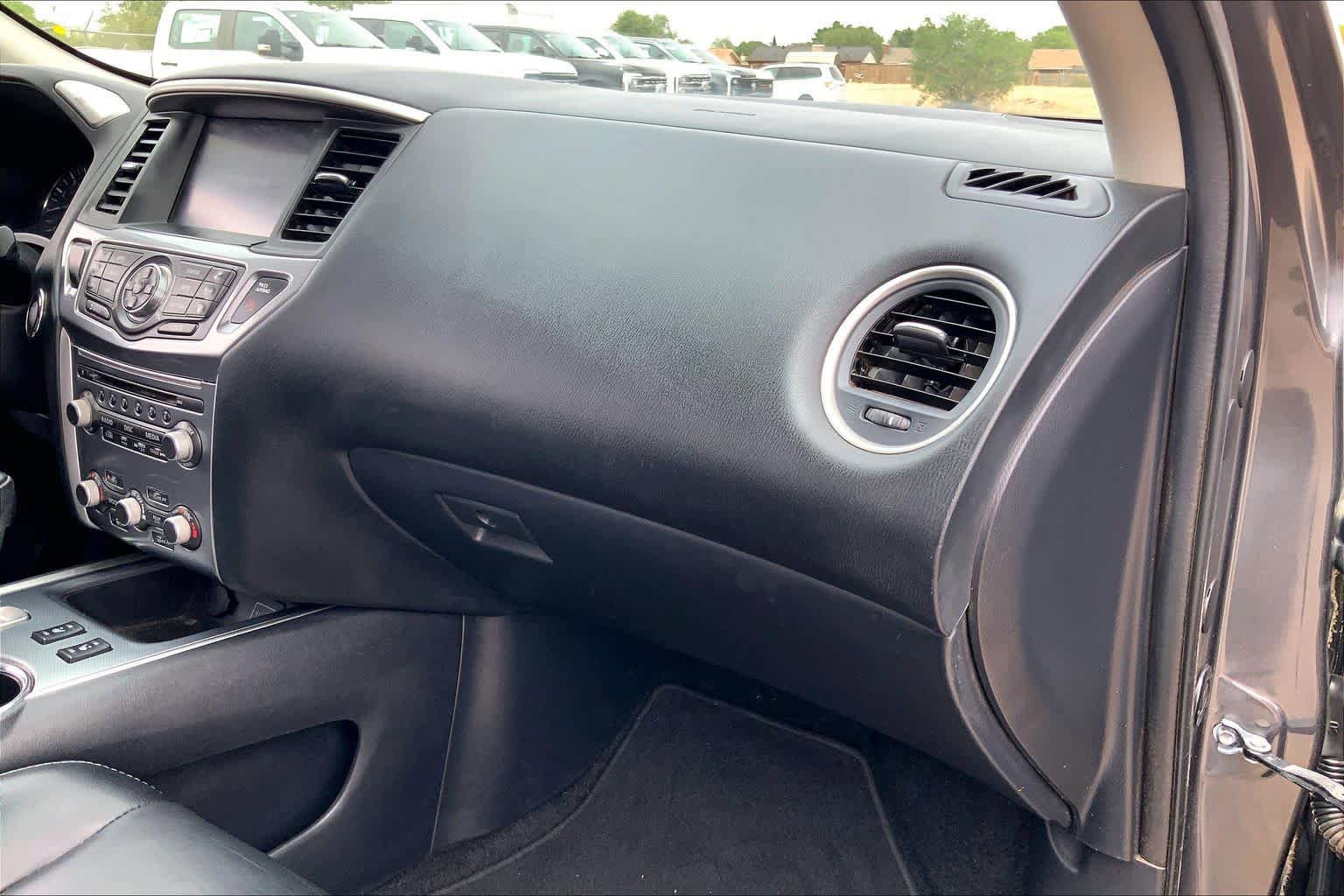 Used 2019 Nissan Pathfinder SL AWD/4WD image 19