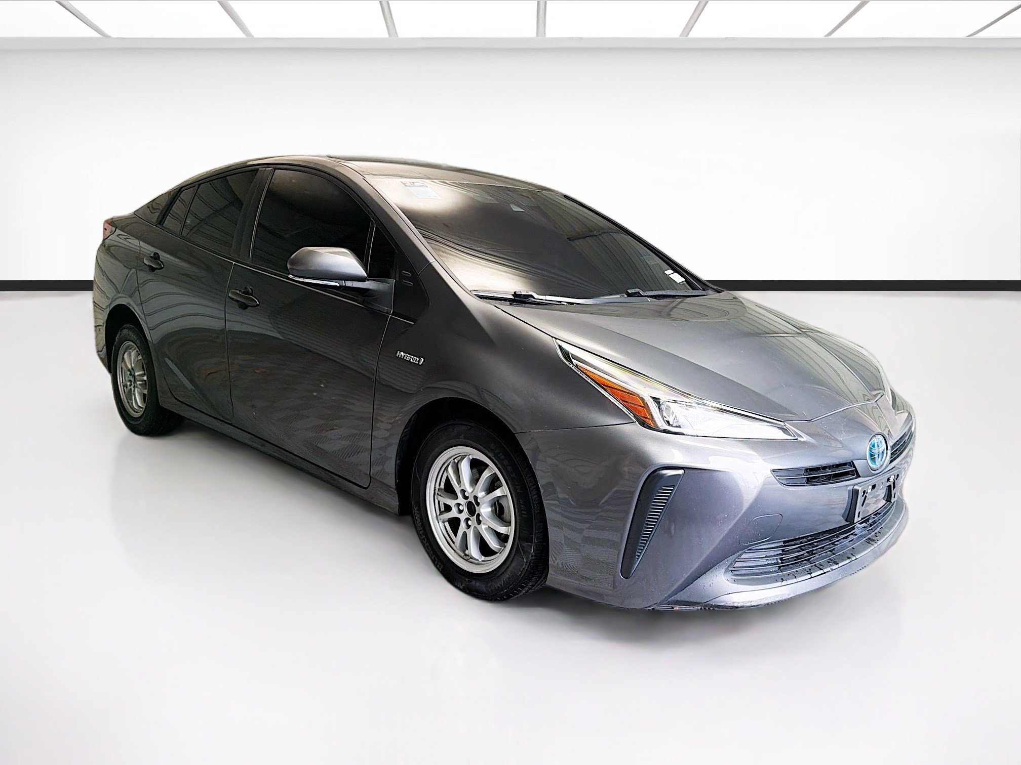 Used 2021 Toyota Prius L Eco FWD image 3