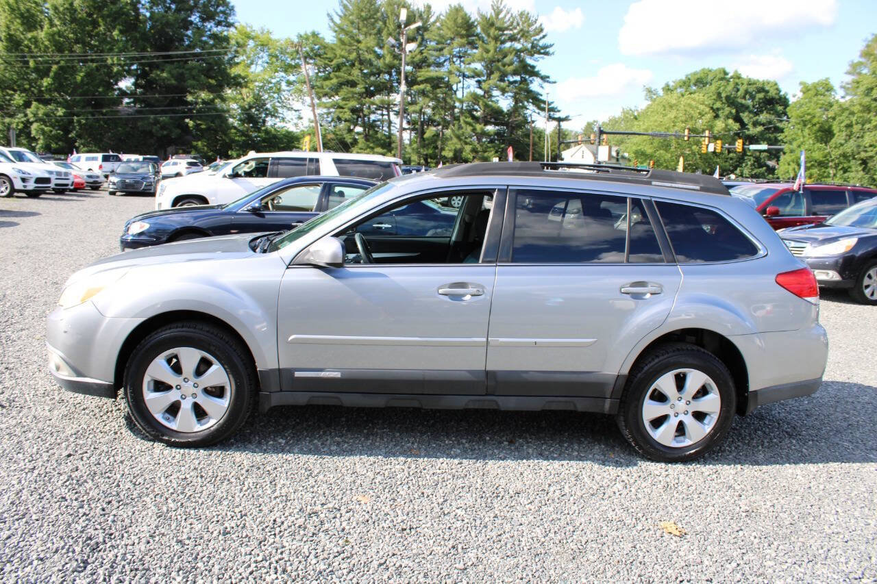Used 2011 Subaru Outback 2.5i Premium w/ All-Weather Pkg AWD/4WD image 10