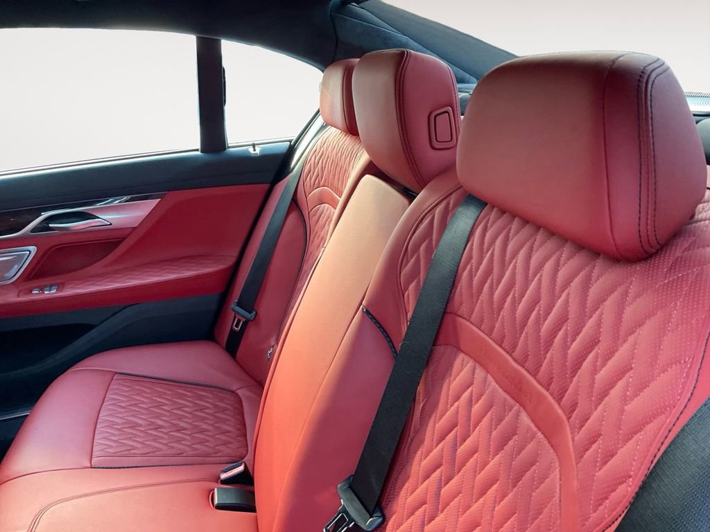 Used 2022 BMW 750i xDrive w/ Executive Package image 30