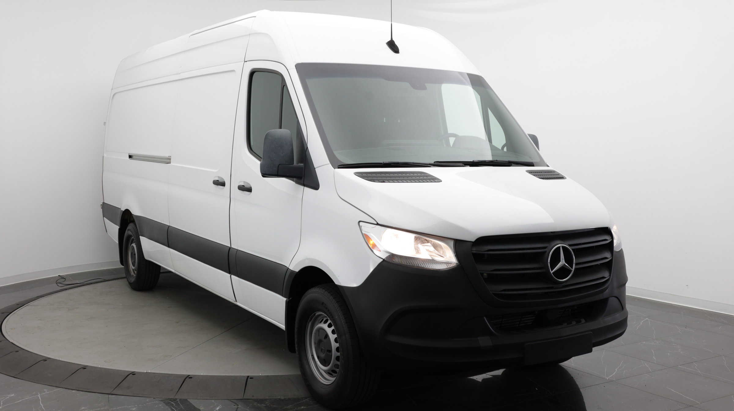 Used 2023 Mercedes-Benz Sprinter 2500 image 3