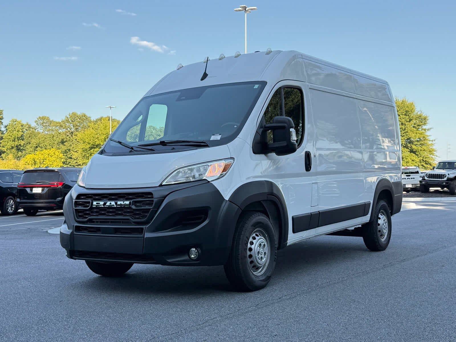 Used 2024 RAM ProMaster 2500 w/ Convenience Group FWD image 1