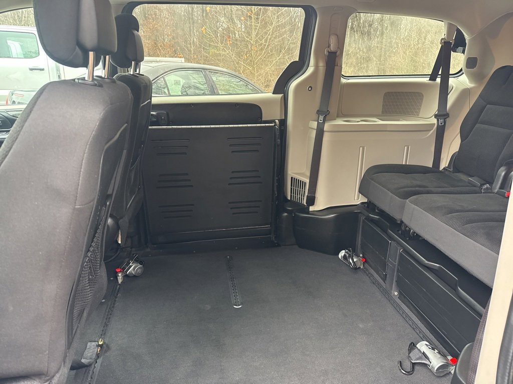 Used 2019 Dodge Grand Caravan SE w/ Power Convenience Group I image 32
