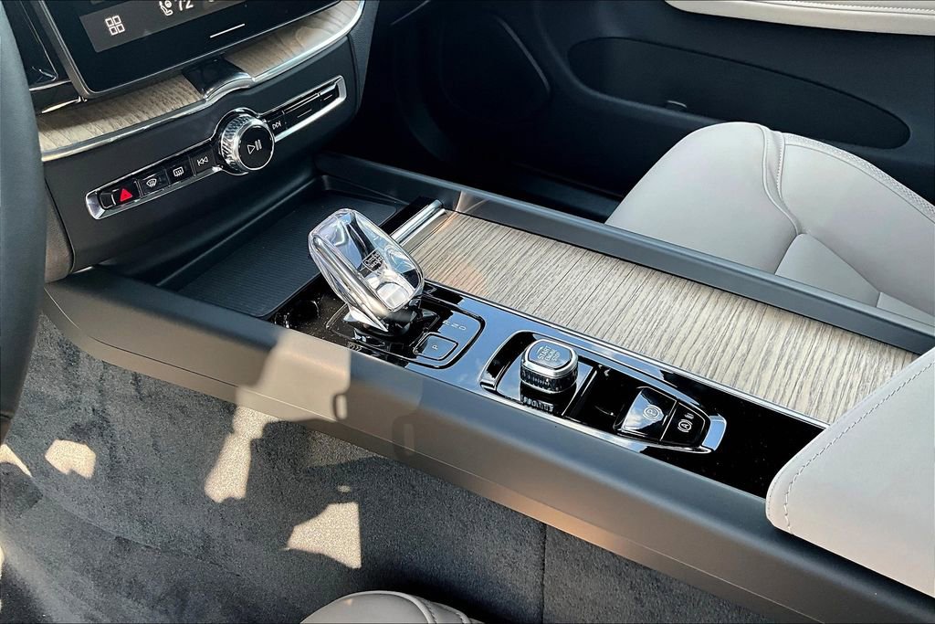 New 2026 Volvo XC60 B5 Plus w/ Protection Package Premier image 21