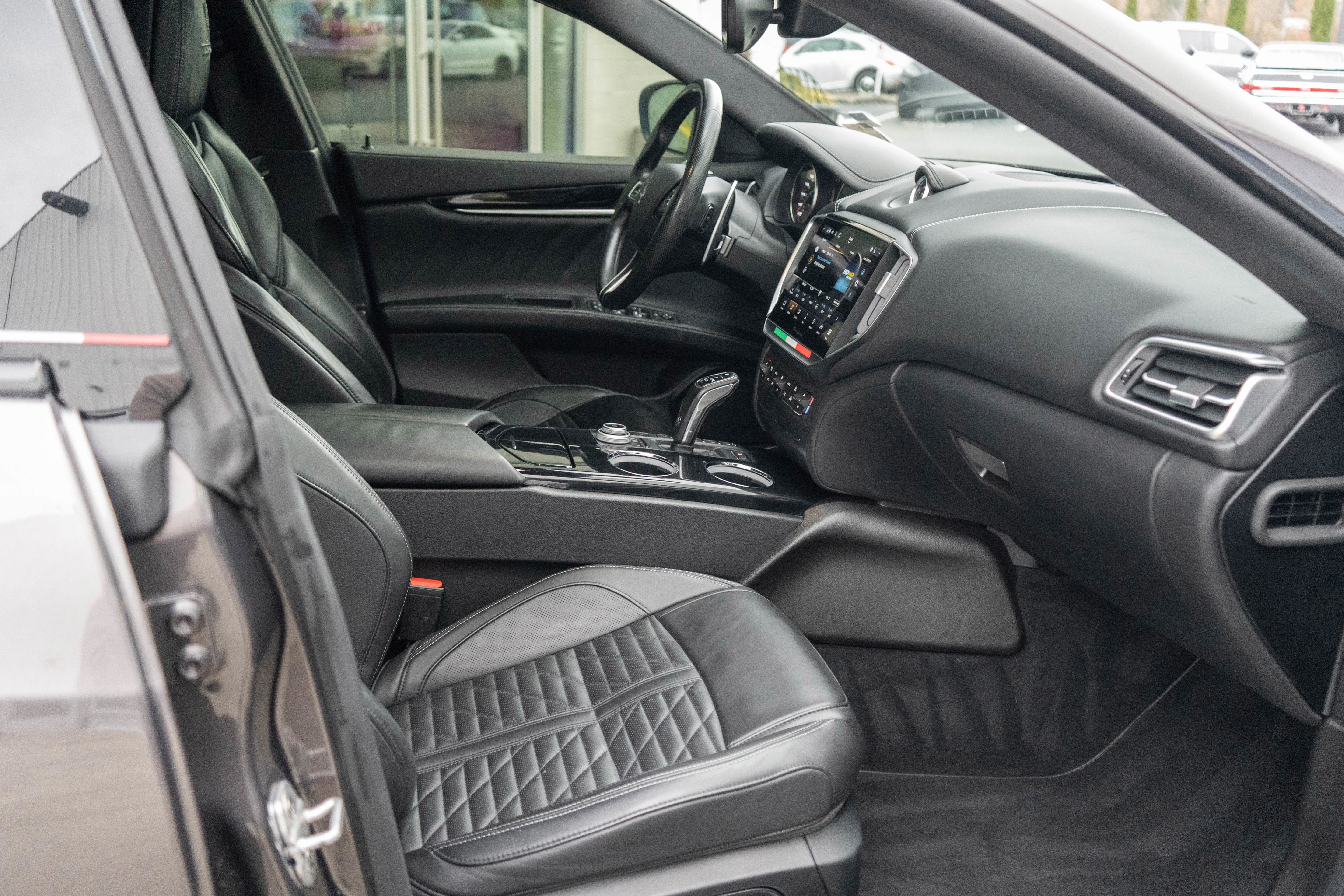 Used 2022 Maserati Ghibli Trofeo image 29