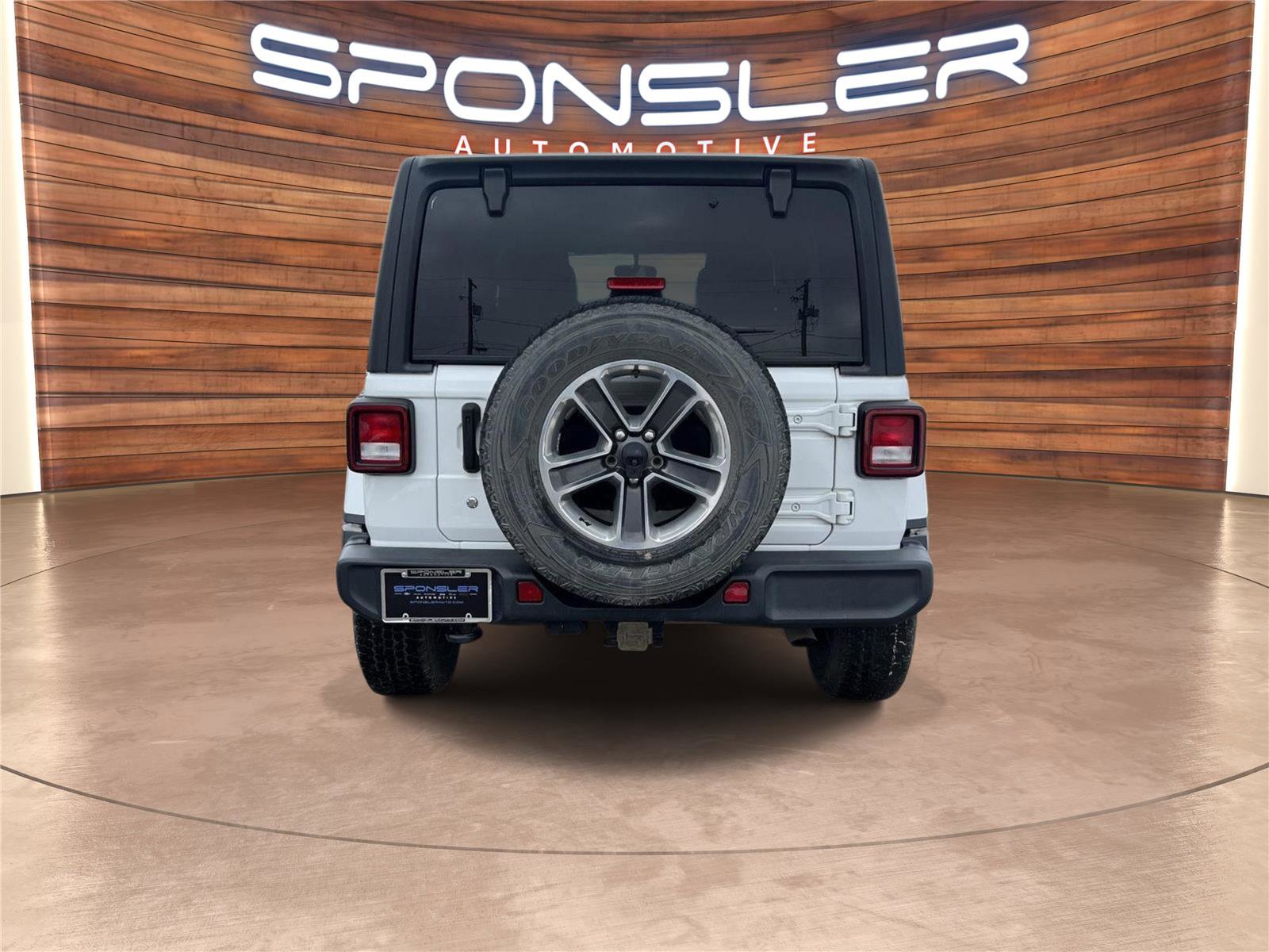 Used 2018 Jeep Wrangler Unlimited Sahara image 4