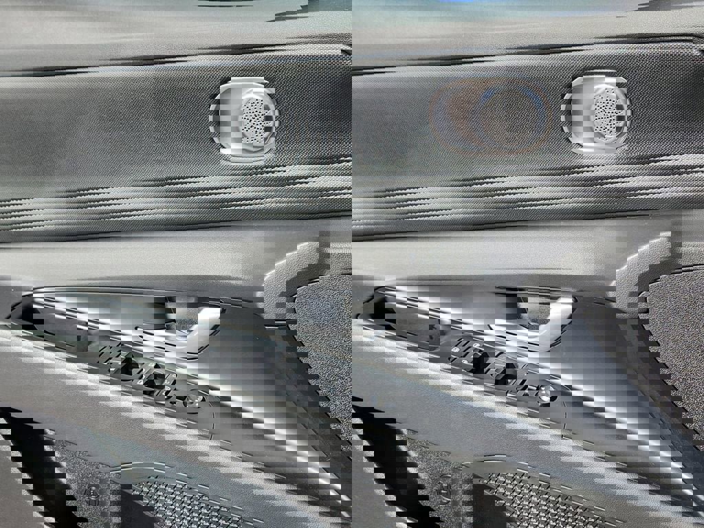 Used 2024 Hyundai Elantra SEL w/ Convenience Package image 21