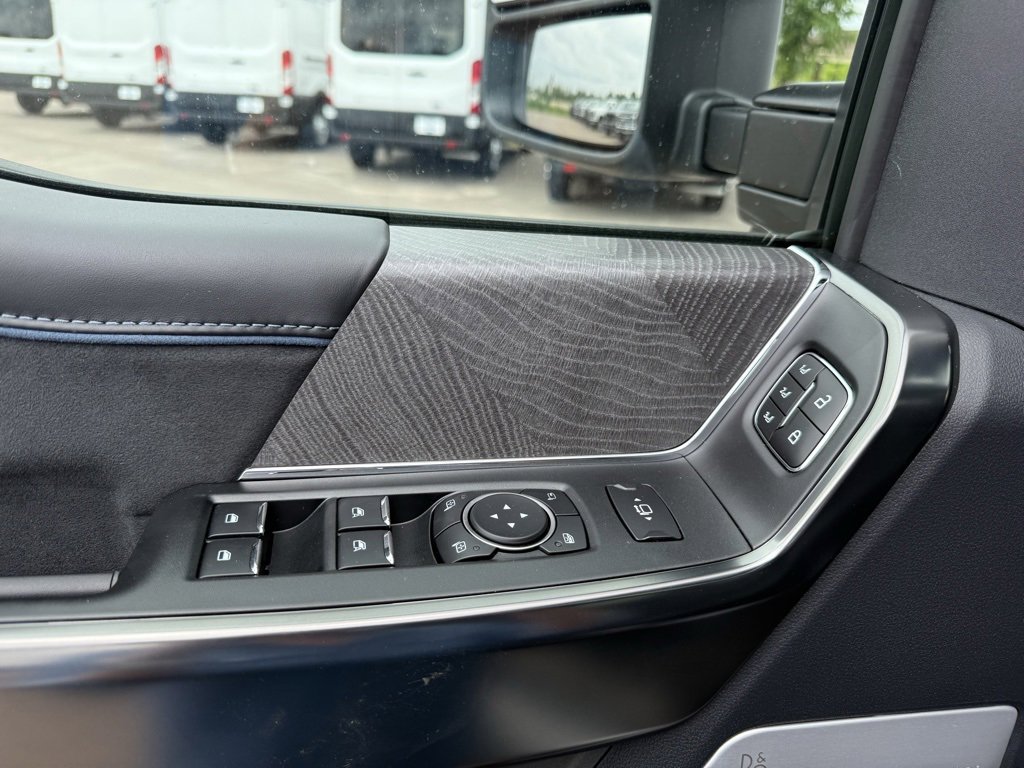 New 2025 Ford F350 Platinum w/ FX4 Off-Road Package image 15