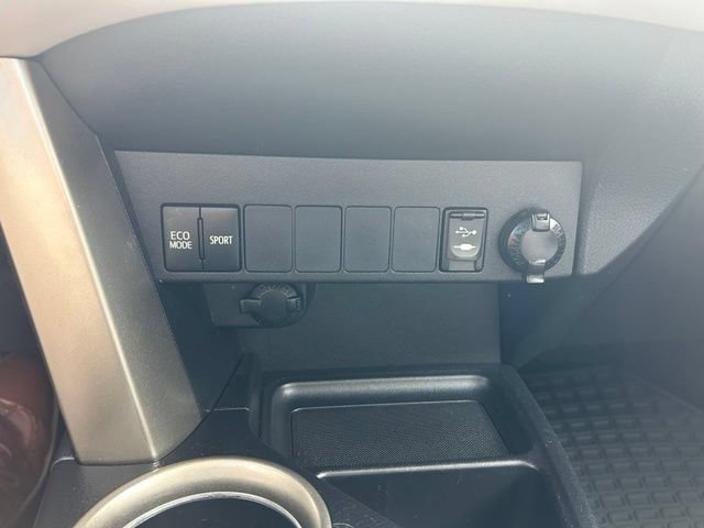 Used 2015 Toyota RAV4 XLE AWD/4WD image 25