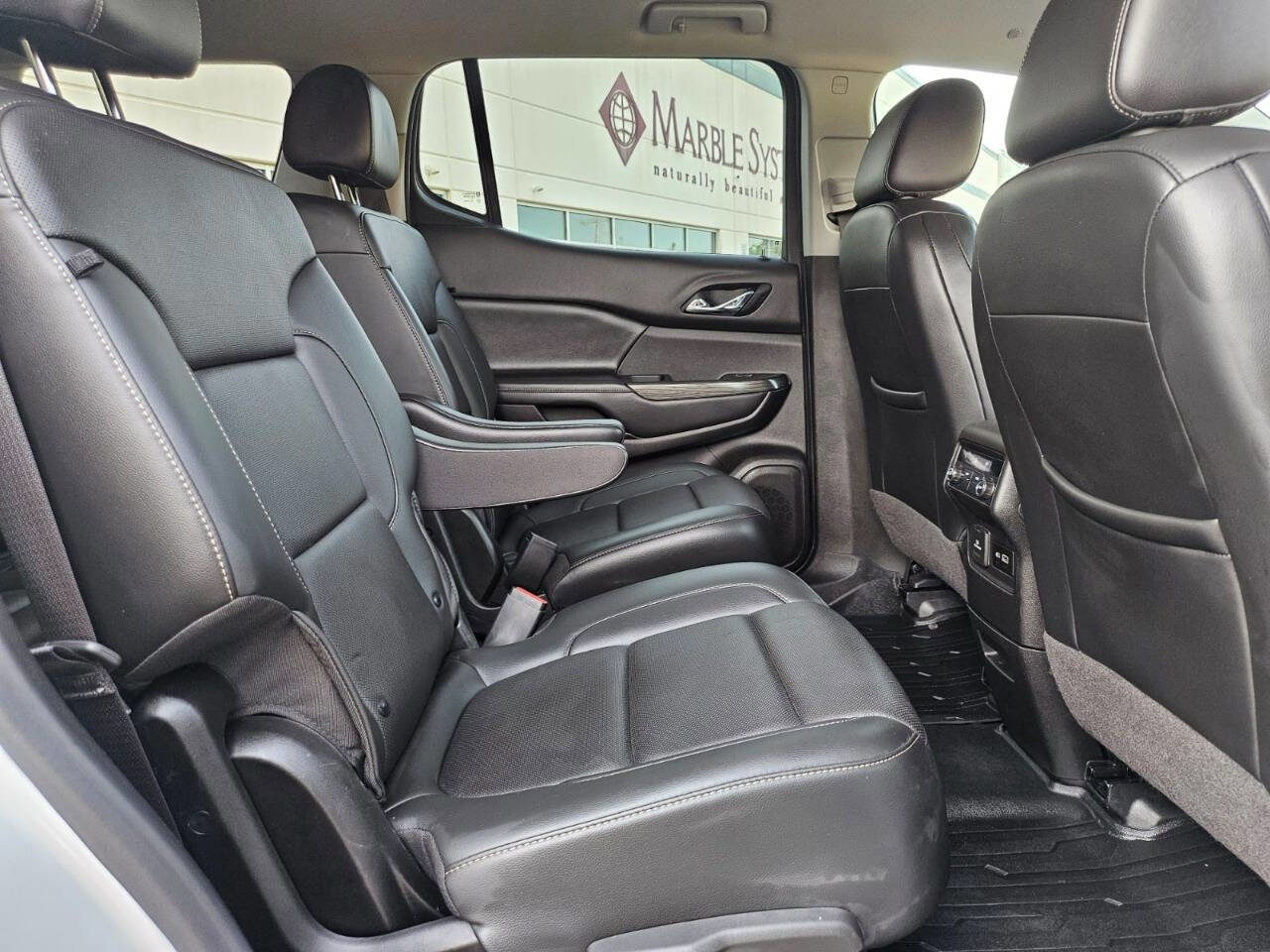 Used 2022 GMC Acadia SLT w/ LPO, Floor Liner Package image 13