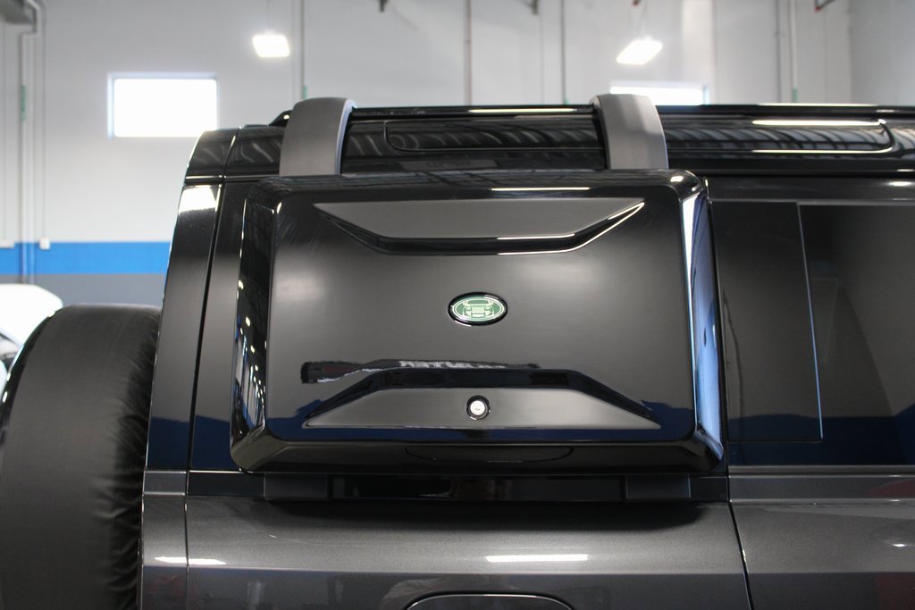 Used 2025 Land Rover Defender 110 X-Dynamic SE image 47