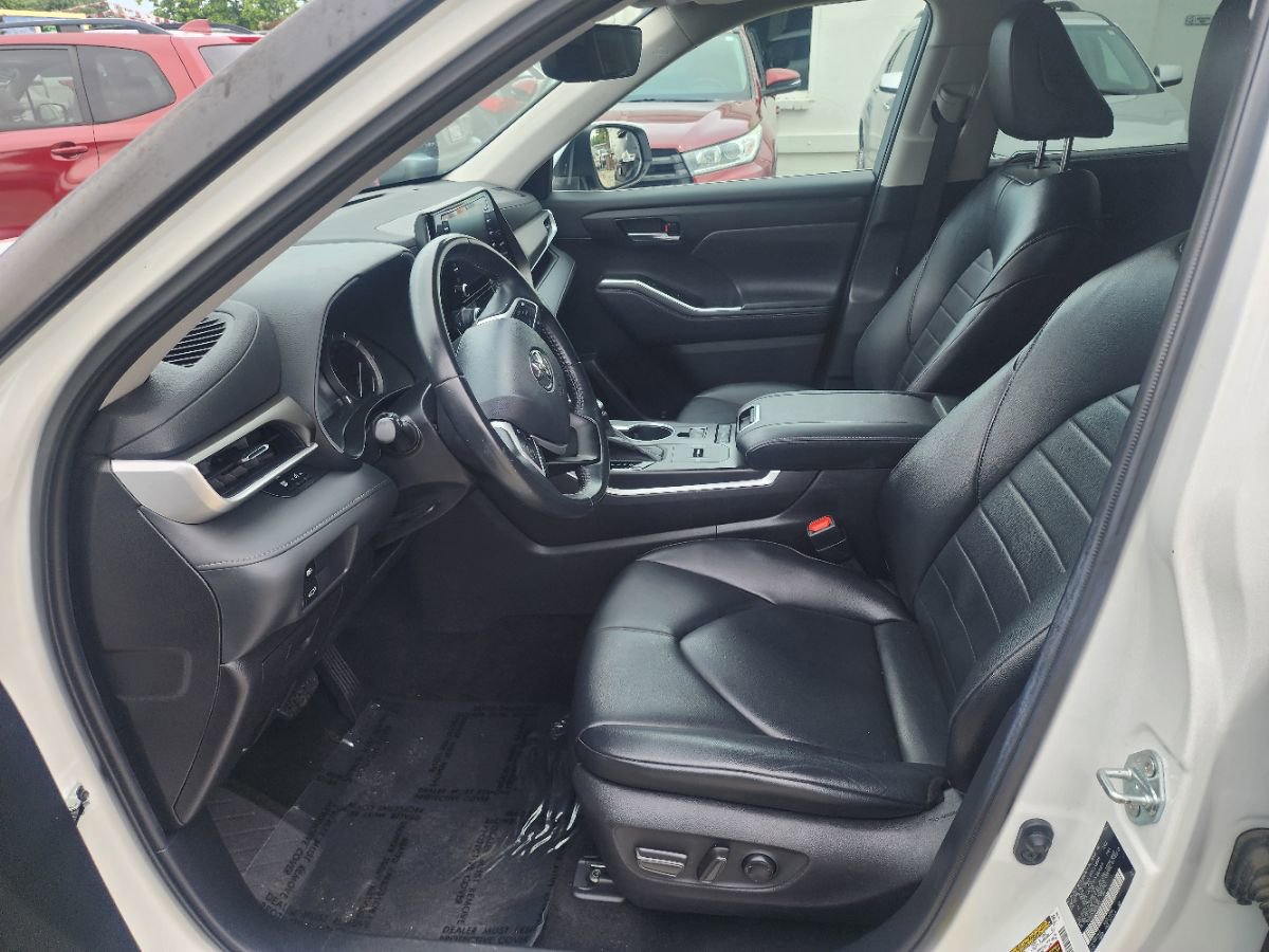 Used 2022 Toyota Highlander XLE FWD image 8
