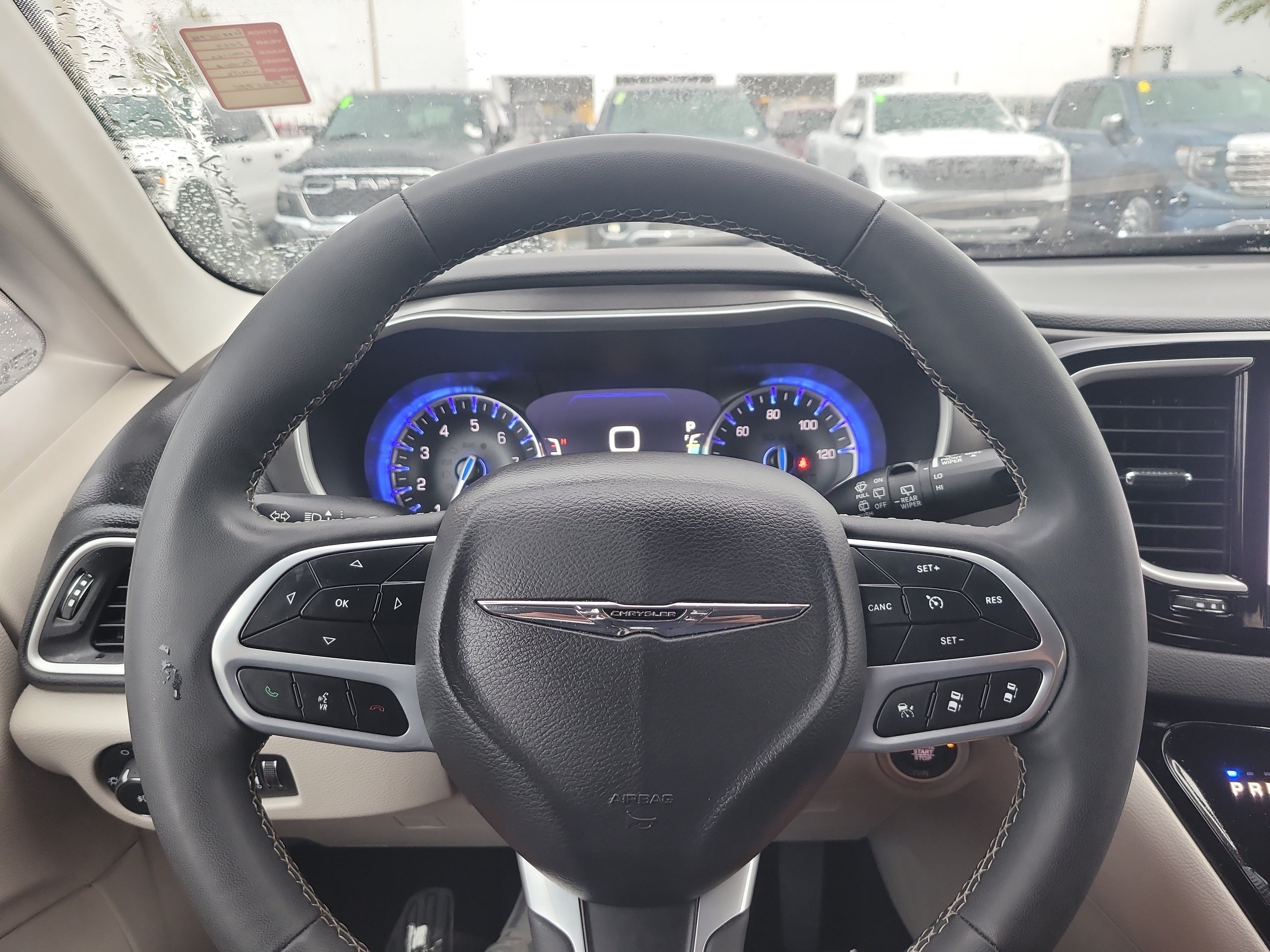 Used 2024 Chrysler Pacifica Touring-L FWD image 25