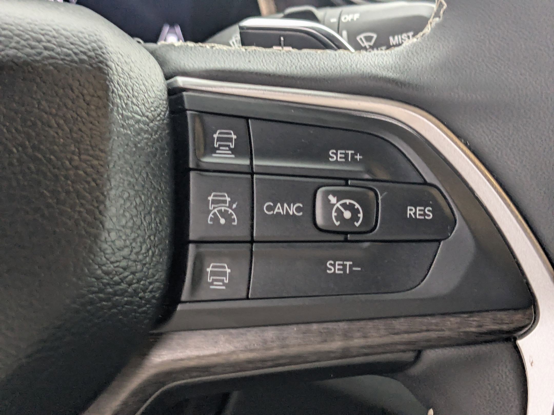 Used 2024 Jeep Grand Cherokee L Limited w/ Luxury Tech Group II image 20