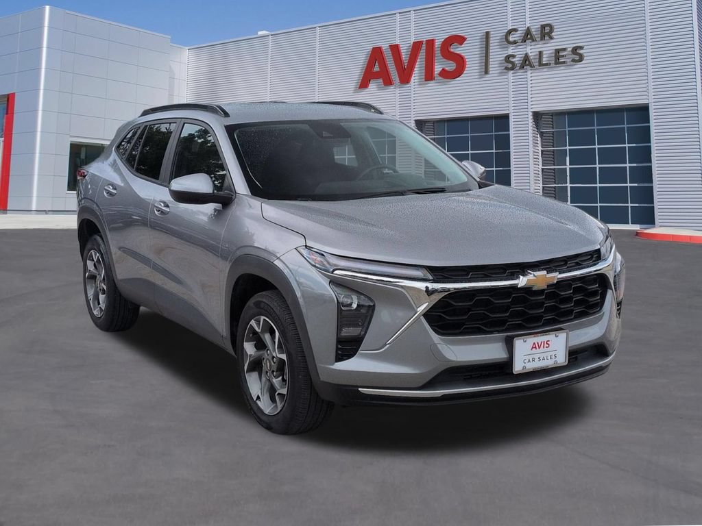 Used 2025 Chevrolet Trax LT w/ LT Convenience Package FWD image 3