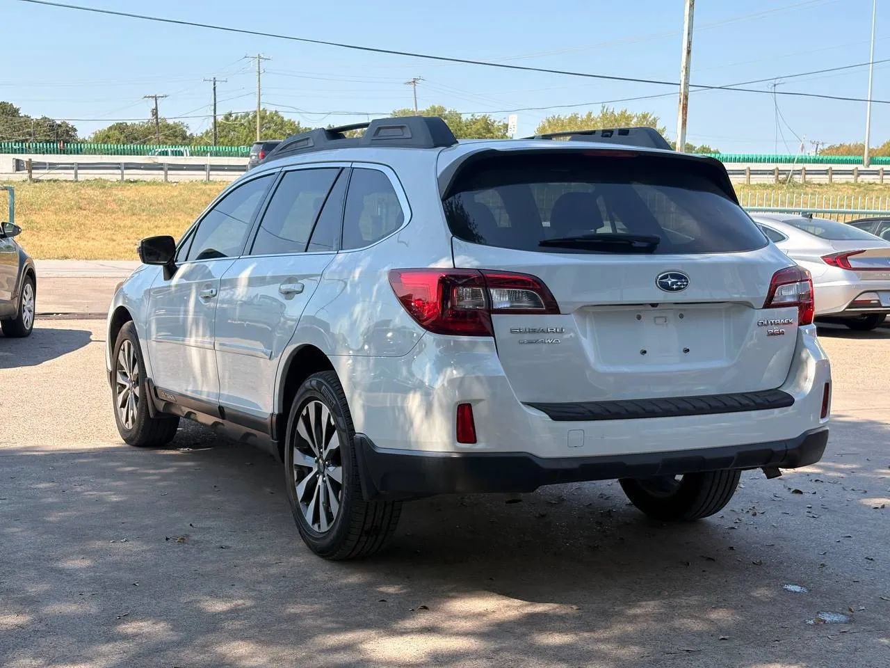 Used 2015 Subaru Outback 3.6R Limited AWD/4WD image 5